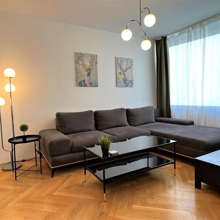 Unique Apartment Center Виена Екстериор снимка