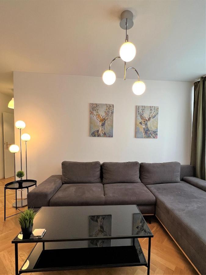 Unique Apartment Center Виена Екстериор снимка