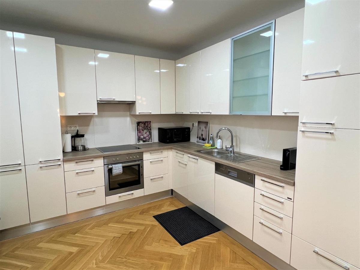 Unique Apartment Center Виена Екстериор снимка