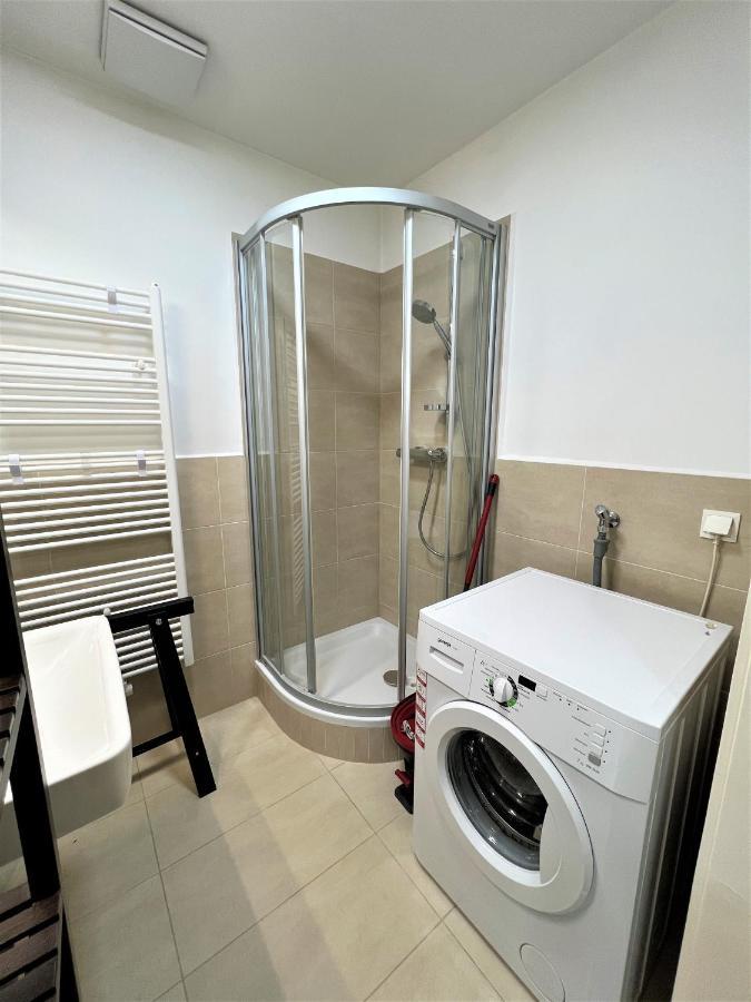 Unique Apartment Center Виена Екстериор снимка